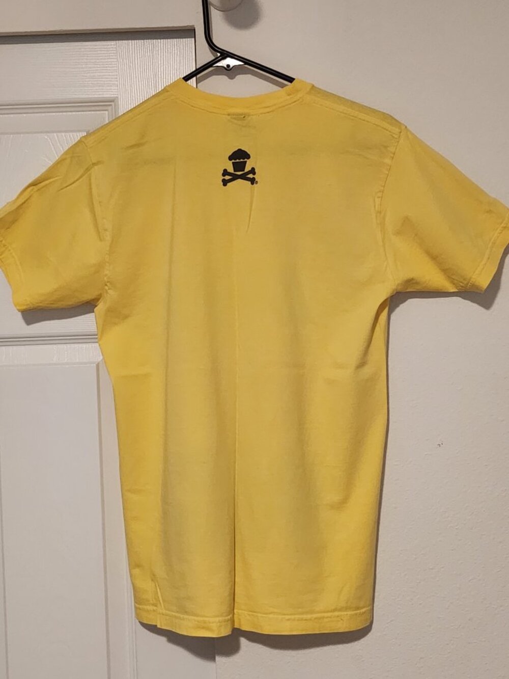 Rare Johnny Cupcakes Make Cupcakes Not War Yellow Graphic Tee - Picture 2 of 4